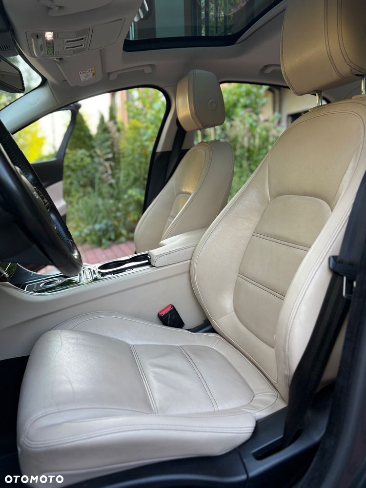 Jaguar XE 2.0 D Prestige - 10
