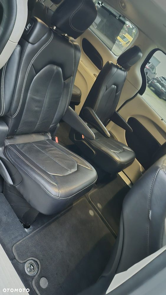 Chrysler Pacifica - 15