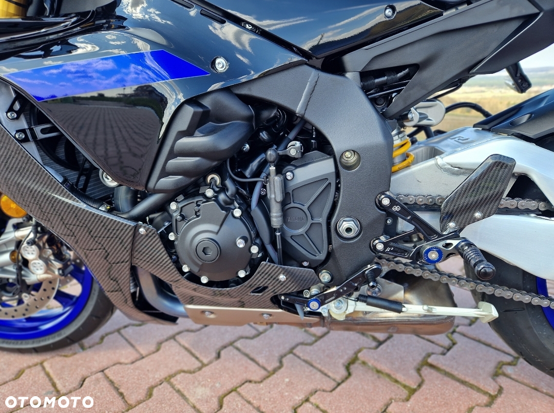 Yamaha R1 - 9