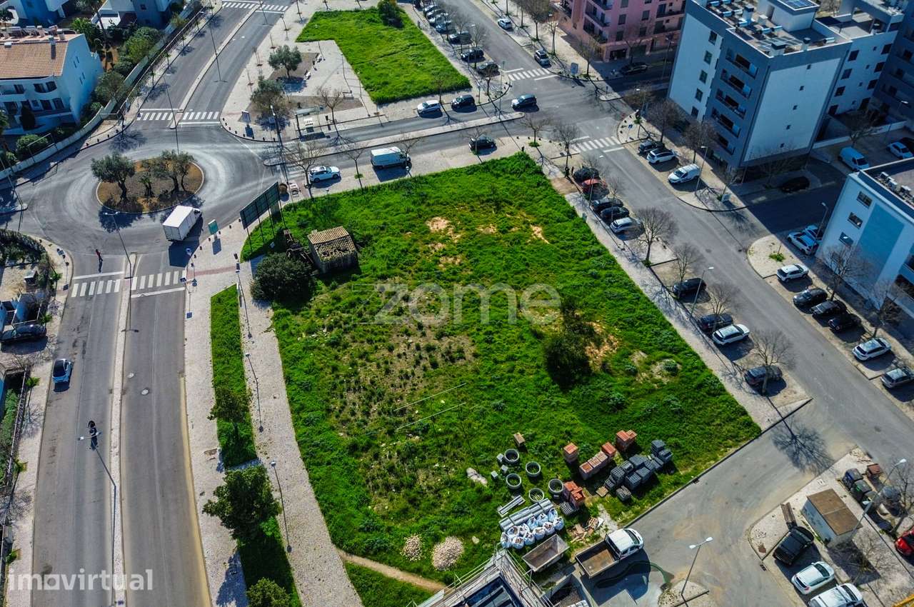 Lote de Terreno Urbano para Comércio, Serviços ou Hotel em Loulé - Grande imagem: 5/17