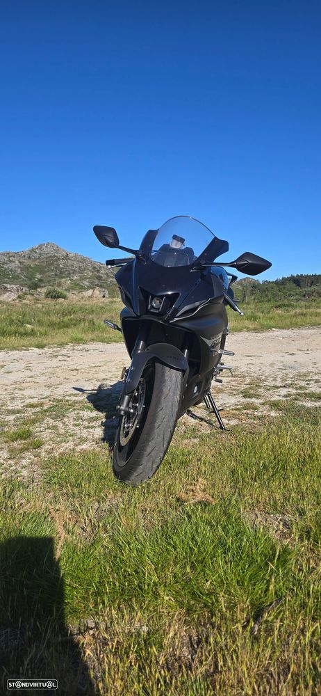 Yamaha R - 9