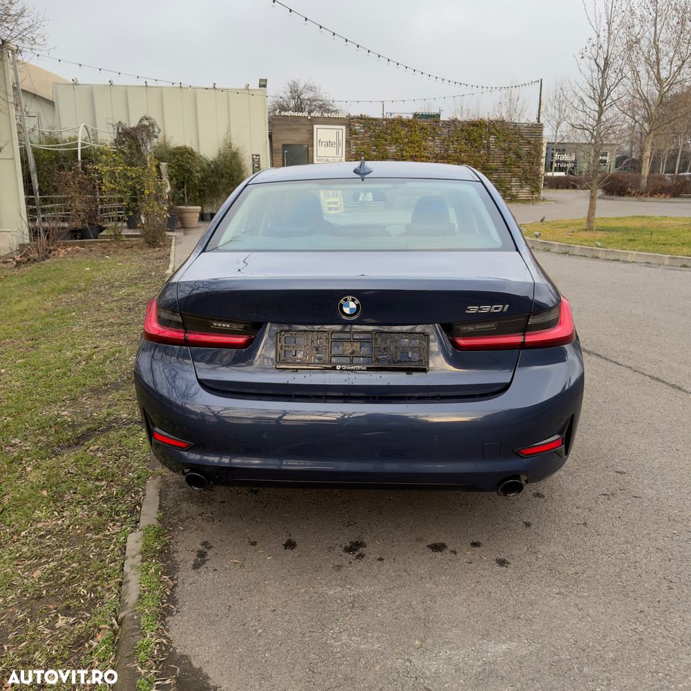 BMW Seria 3 330i AT - 11
