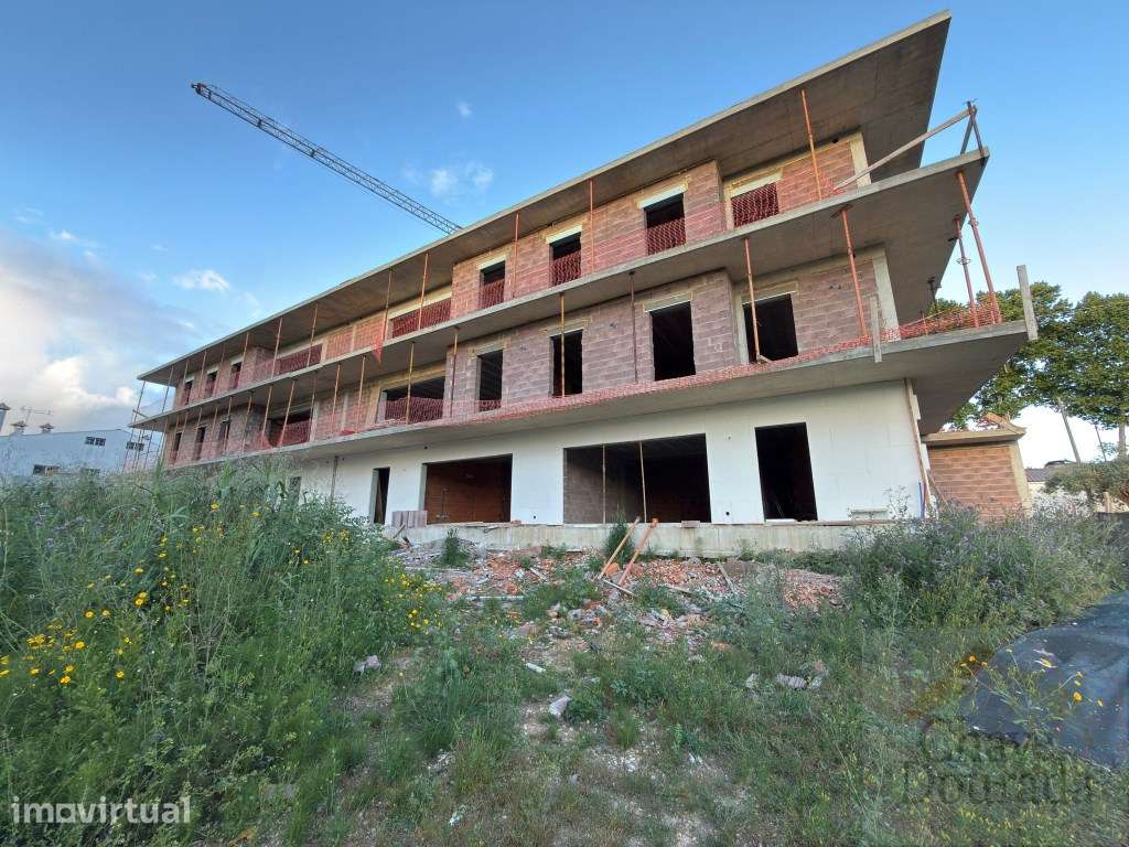 Apartamento T3 com logradouro e garagem - Mealhada - Grande imagem: 2/23