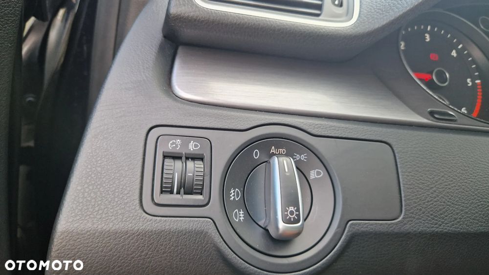 Volkswagen Passat 2.0 TDI Individual - 15