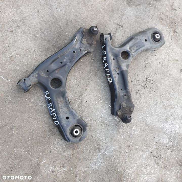SKODA RAPID 1.2 TSI WAHACZ SWORZEN LEWY PRAWY PRZOD  13R