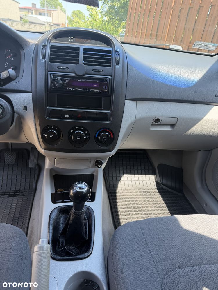 Kia Cerato 1.6 LX - 13