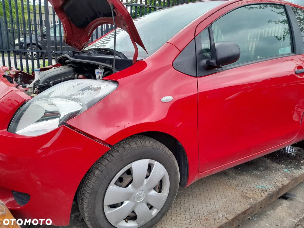 Błotnik przedni lewy TOYOTA Yaris II 05-11r. 3P0 - 3