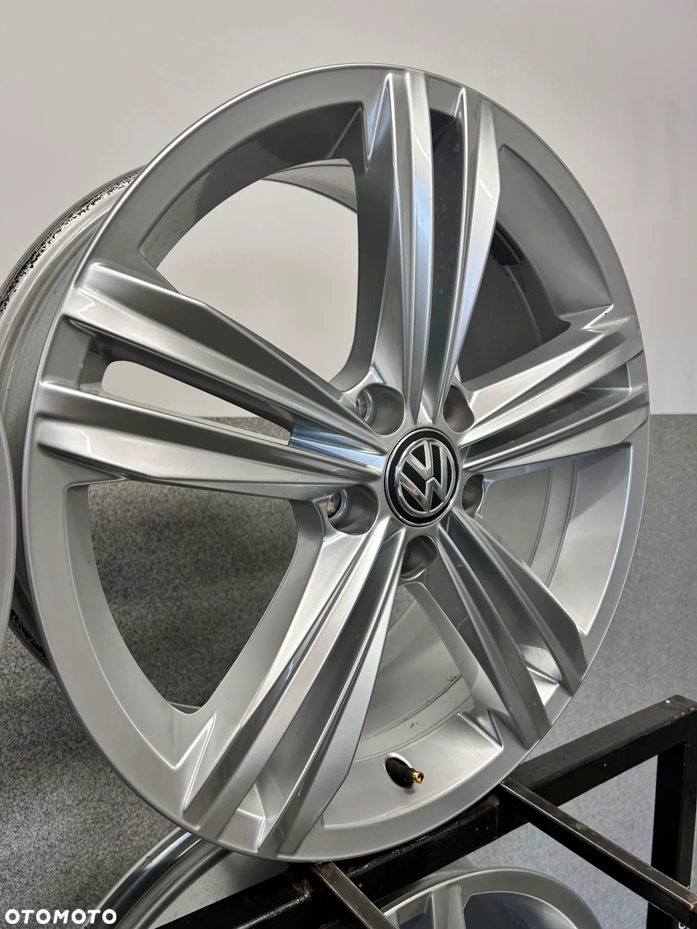 4 FELGI ALU. VW TIGUAN,PASSAT,,CC,T-ROC 18'' 7J ET43 VW: SNA 601025 M - 6