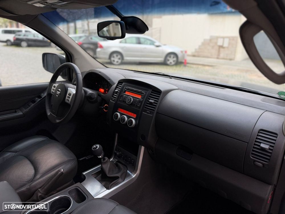 Nissan Navara 2.5 dCi CD LE Hi-Tech +P.Premium 4WD - 25