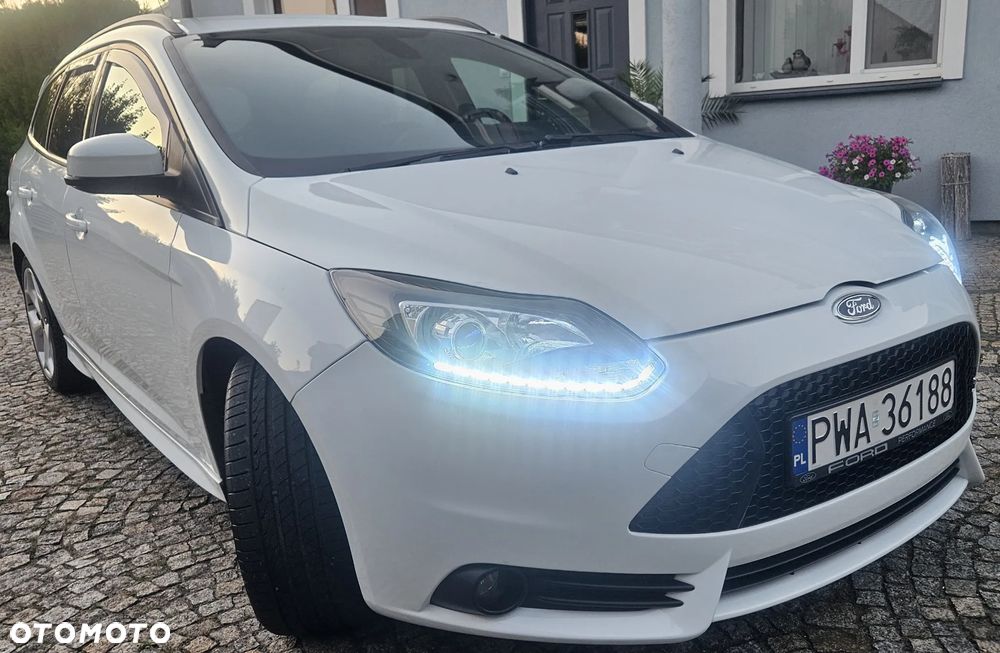 Ford Focus 2.0 EcoBoost ST mit Leder-Sport-Paket - 4
