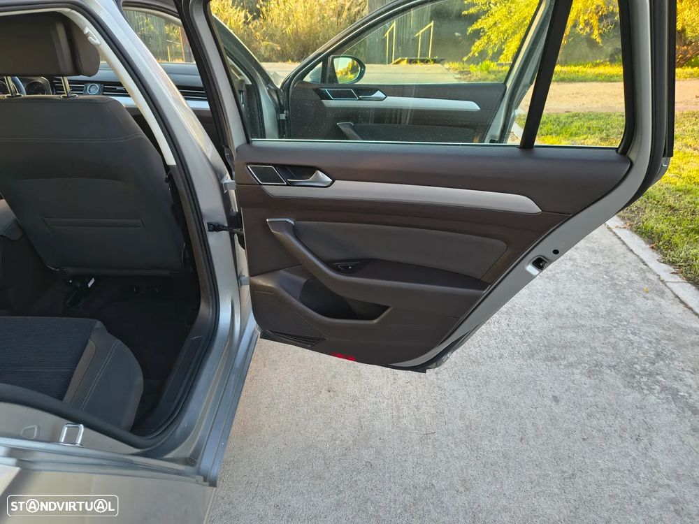 VW Passat Variant 1.6 TDI Confortline - 15