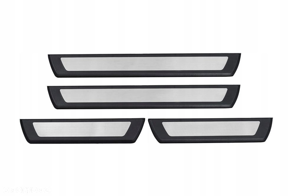 listwy progowe toyota hilux viii 2015+ - 1