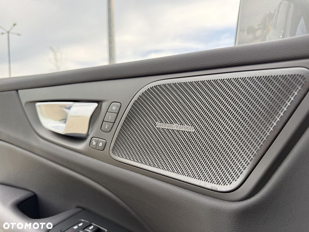 Volvo V60 Cross Country - 17