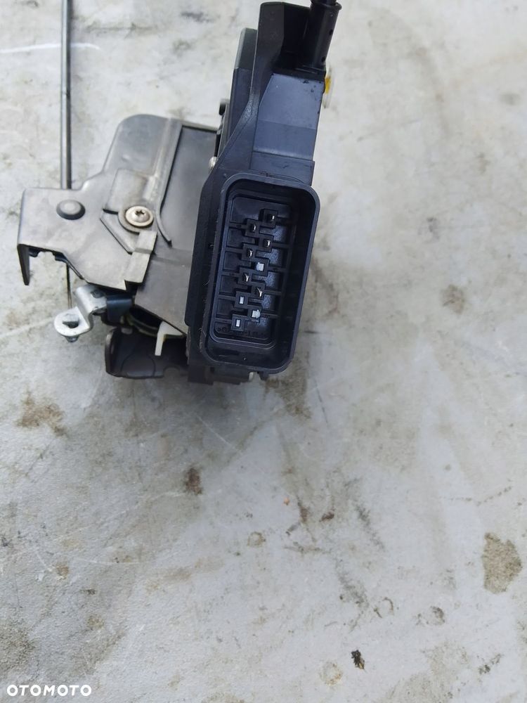 zamek prawy przód volvo v70 iii 31253658 - 3