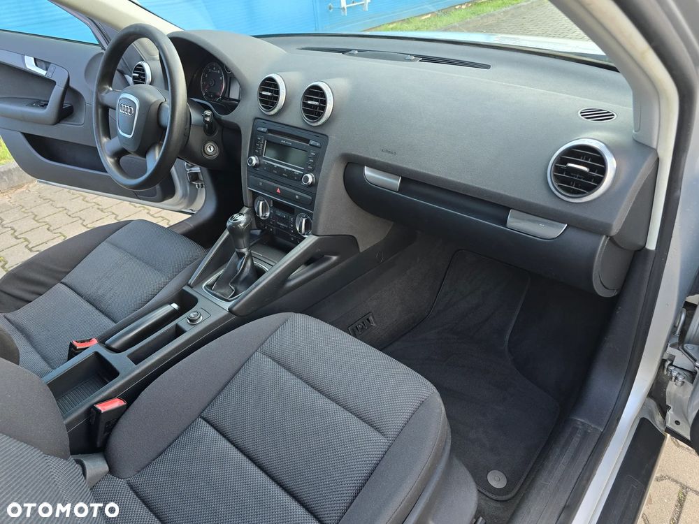 Audi A3 Sportback 1.6 Ambiente - 14