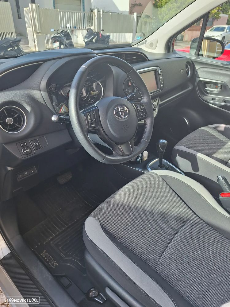 Toyota Yaris 1.5 HSD 20 Anos - 5