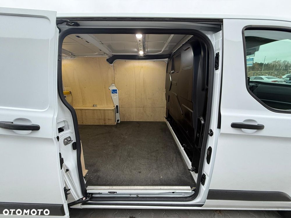 Ford TRANSIT CUSTOM - 23
