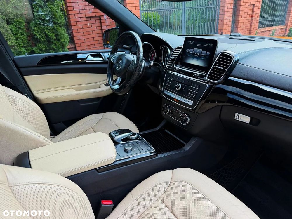 Mercedes-Benz GLS - 36
