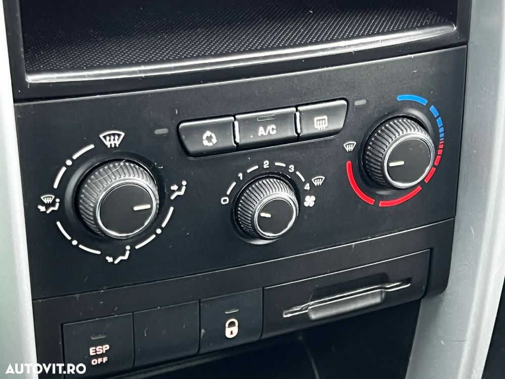 Peugeot 207 1.4 E Premium - 14