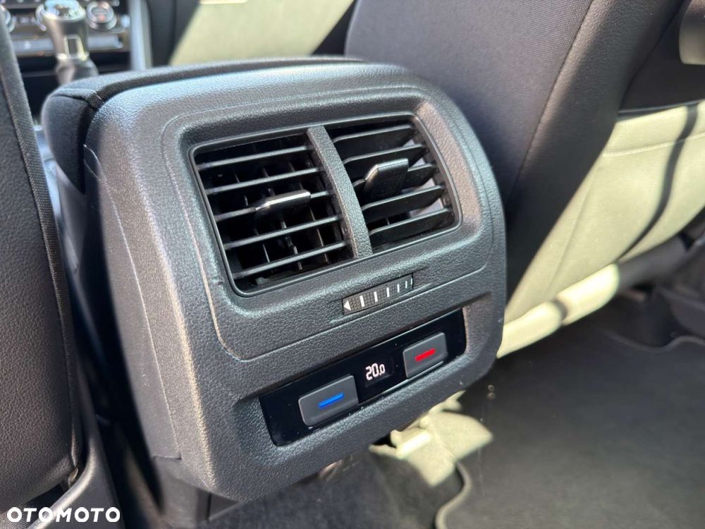 Volkswagen Touran - 26