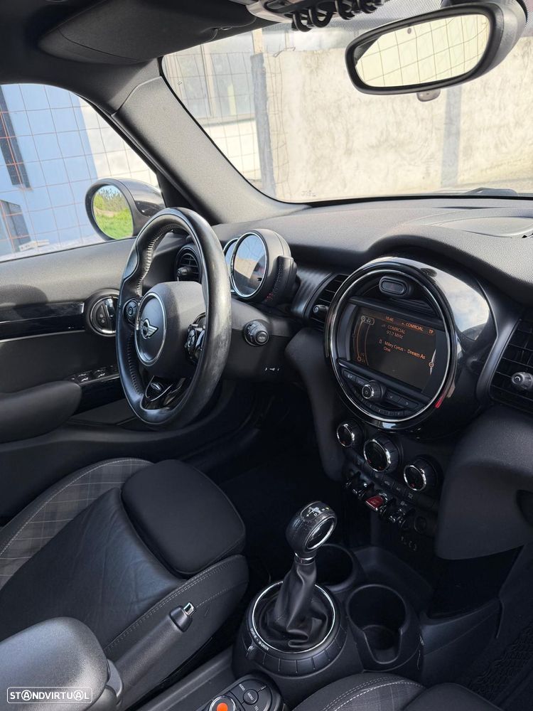 MINI 5 Portas Cooper D Auto - 5