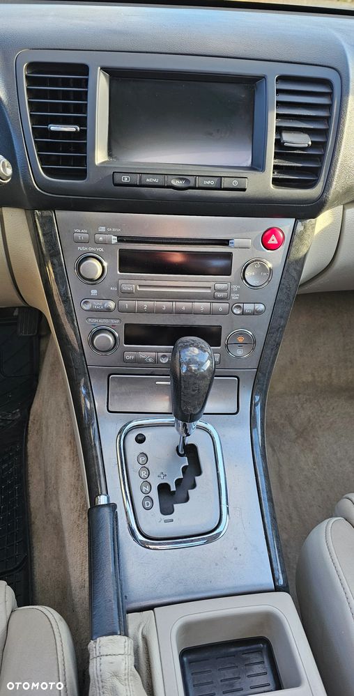 Subaru Legacy Kombi 3.0 4WD - 13