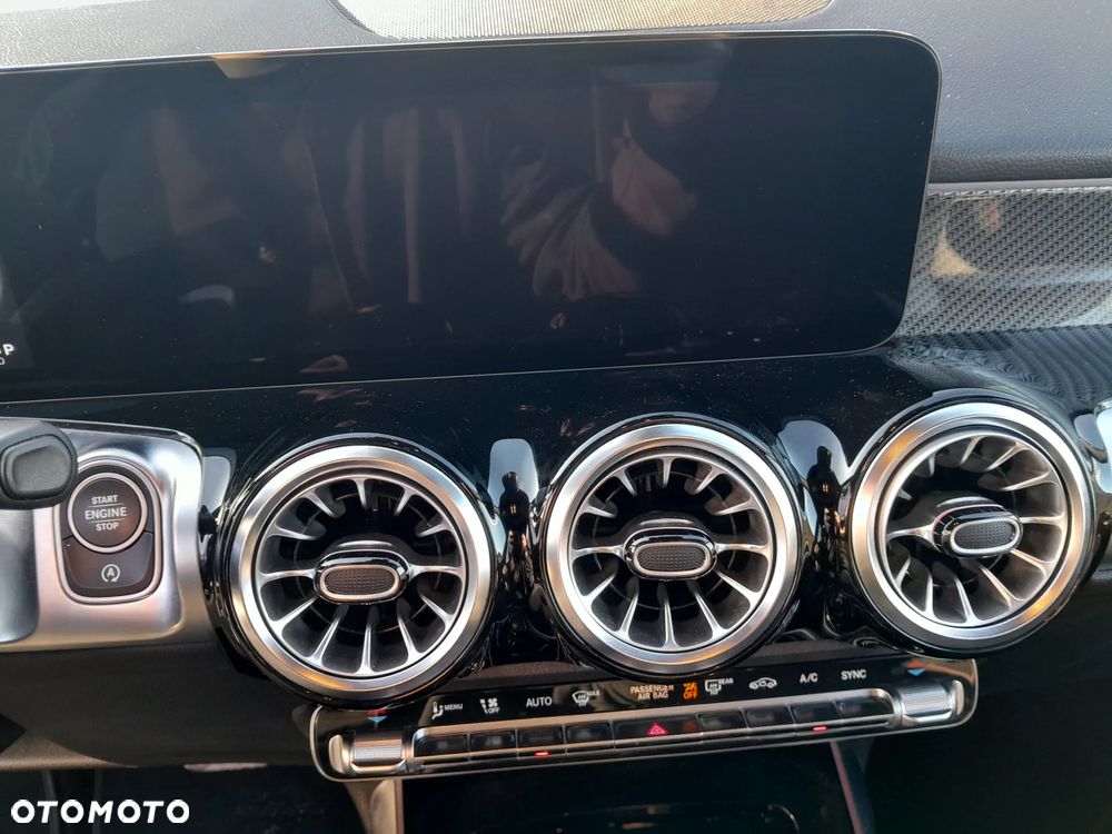 Mercedes-Benz GLB 200 AMG Line 7G-DCT - 12
