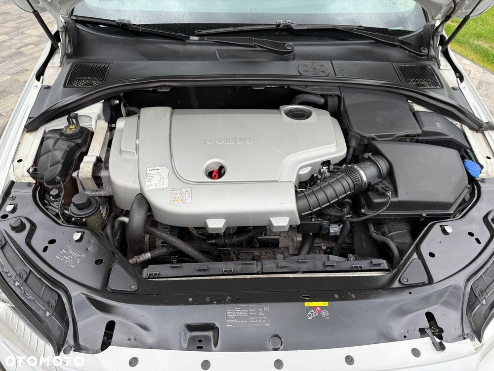Volvo XC 70 D5 AWD Momentum - 30