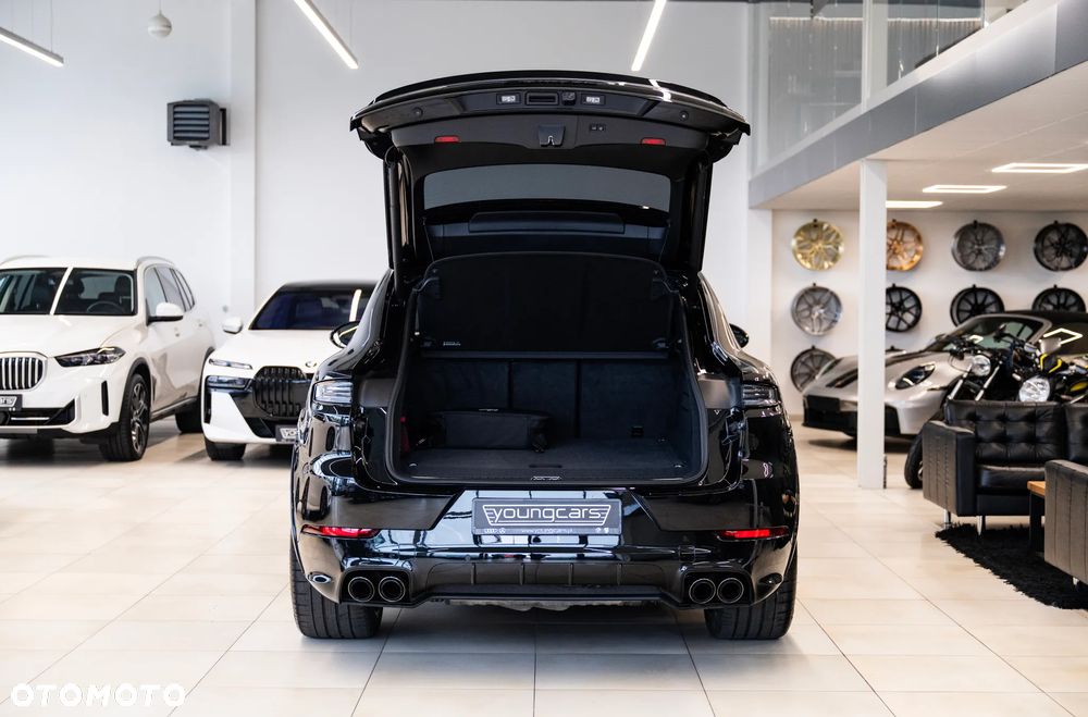 Porsche Cayenne Turbo E-Hybrid PHEV - 14