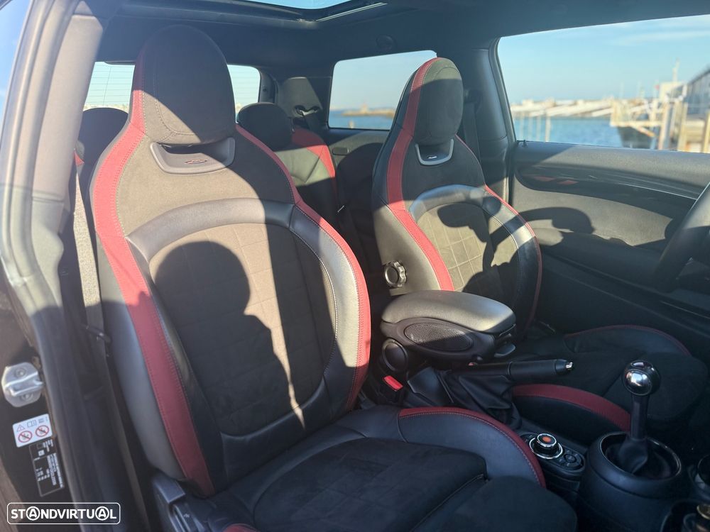 MINI 3 Portas John Cooper Works - 14