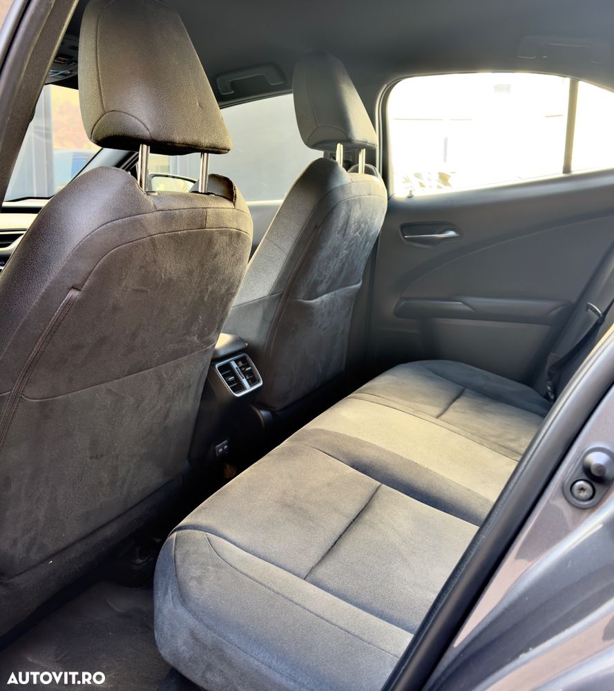 Lexus UX 250h 2.0L HEV 20H- (178 HP) 4X4 CVT Business - 6