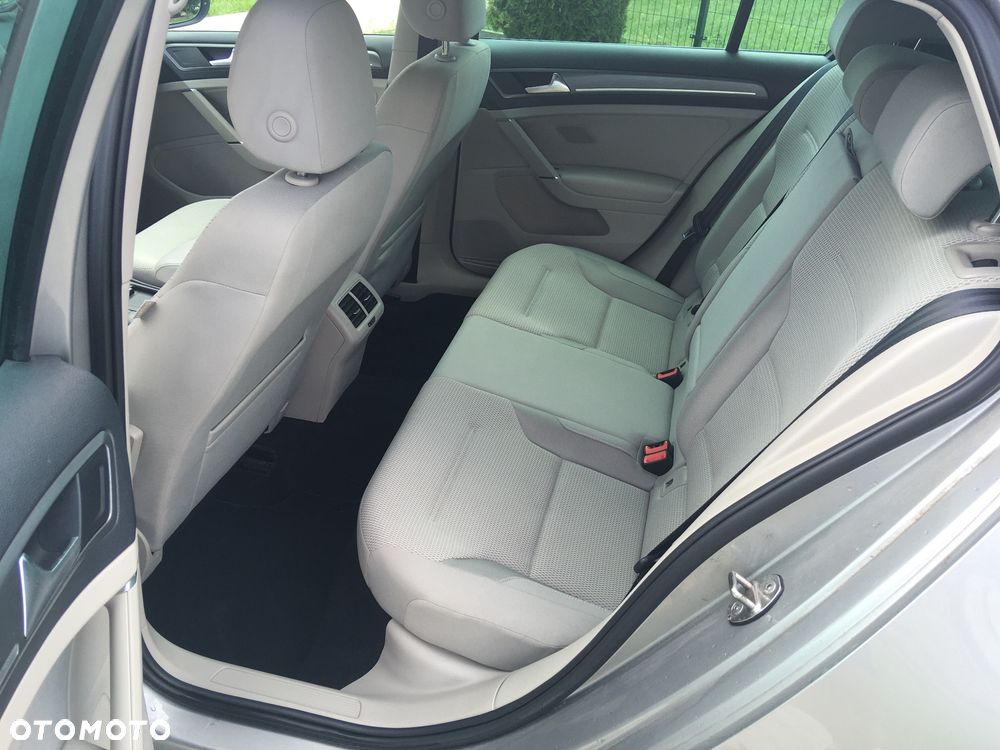 Volkswagen Golf - 15