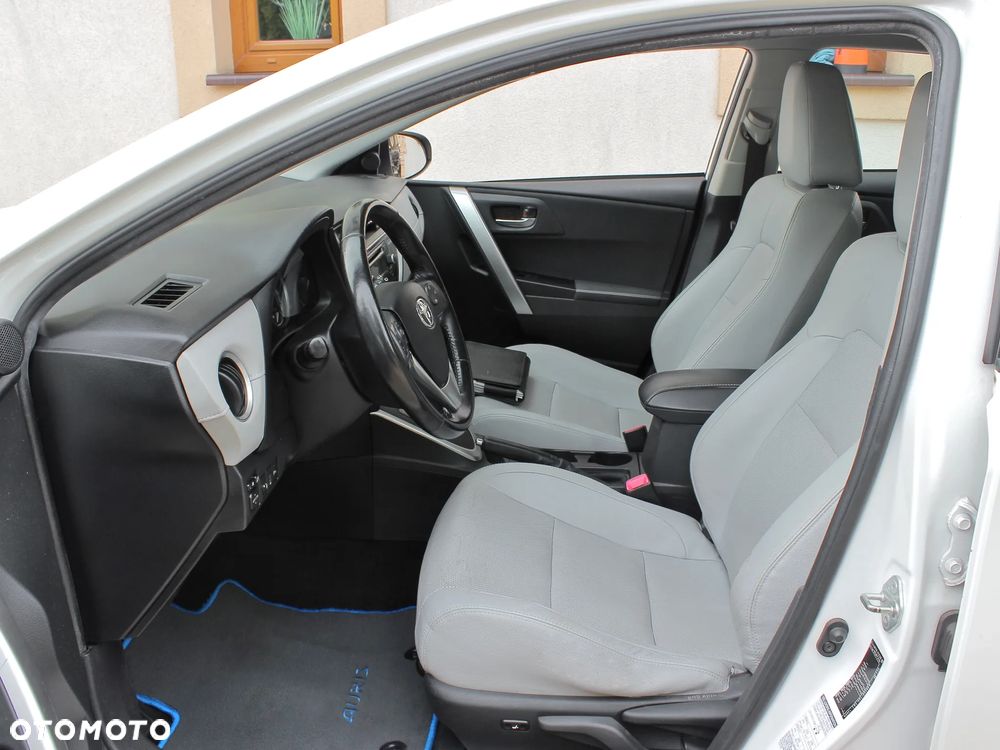 Toyota Auris 1.8 Executive - 7