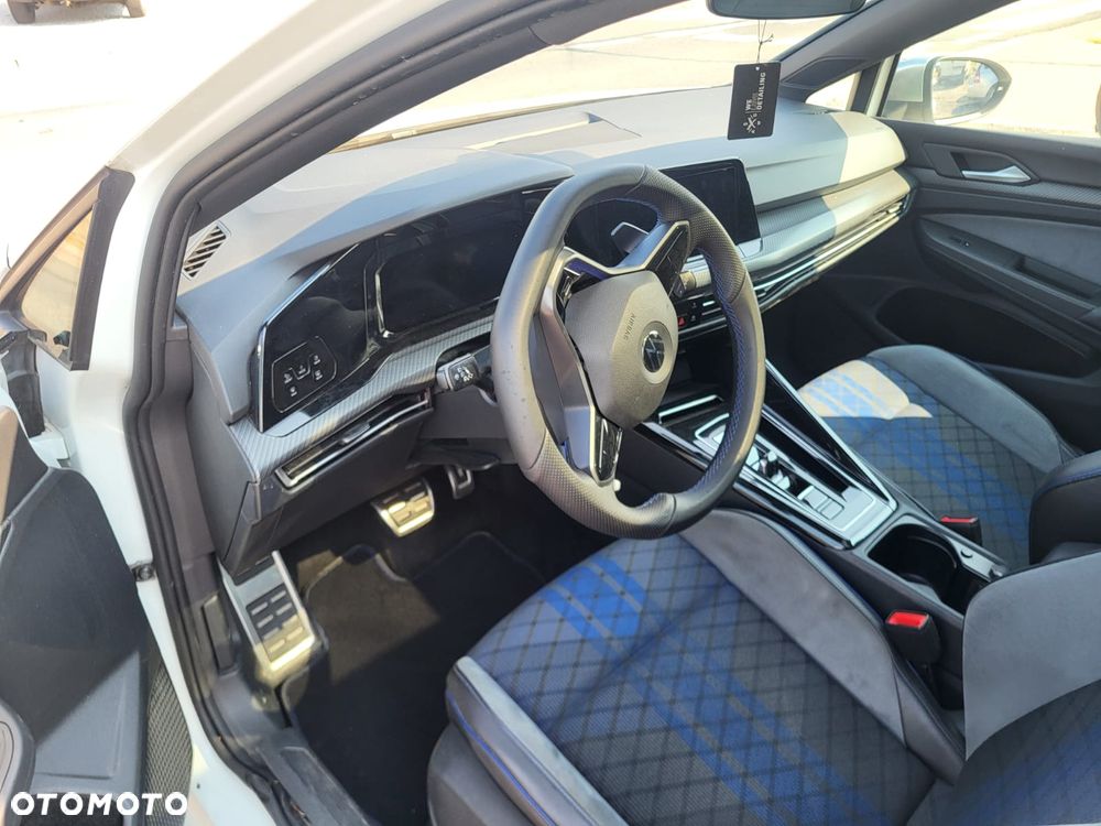Volkswagen Golf - 22