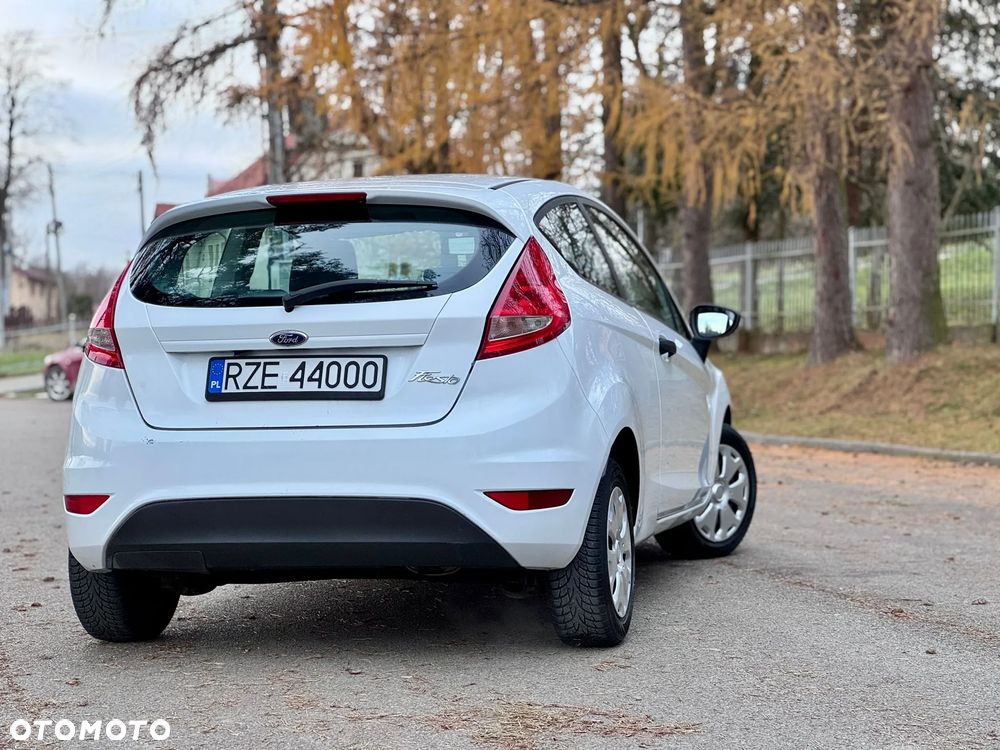 Ford Fiesta 1.4 TDCi Ambiente - 10