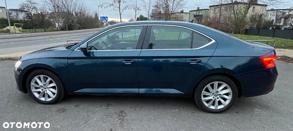 Skoda Superb 2.0 TDI SCR Ambition DSG - 34