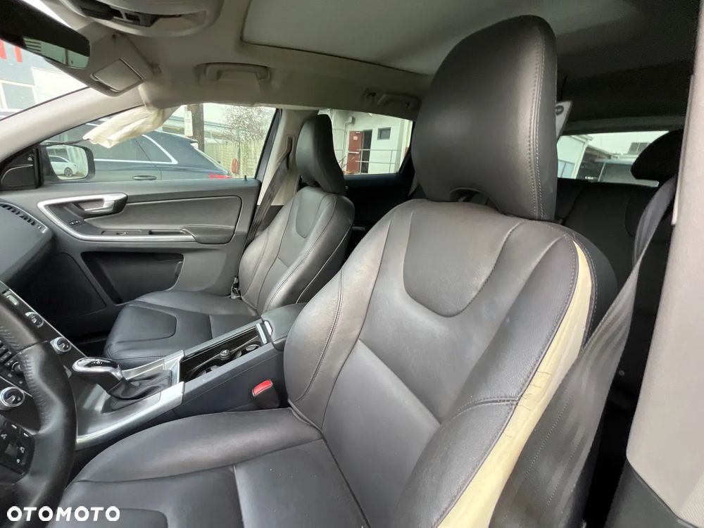 Volvo XC 60 T5 AWD Momentum - 11