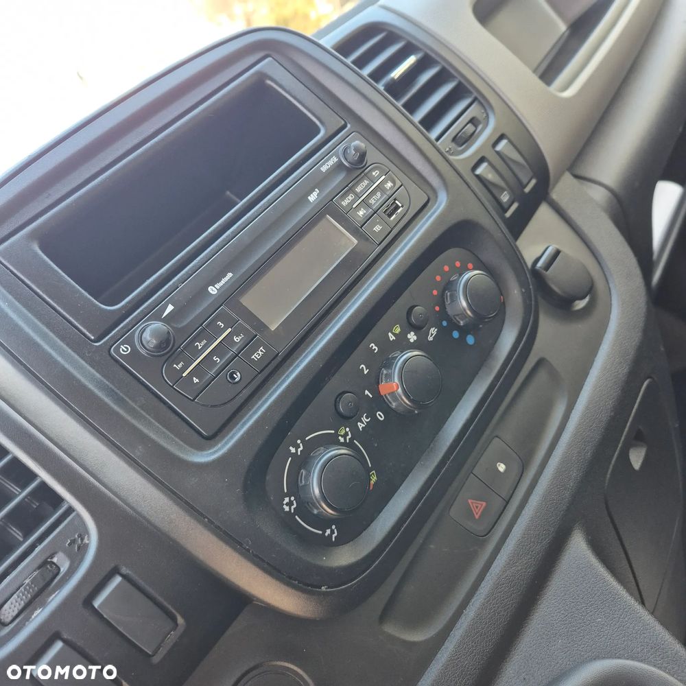 Renault Trafic - 16