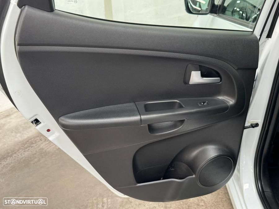 Kia Venga 1.4 CRDi ISG More - 30