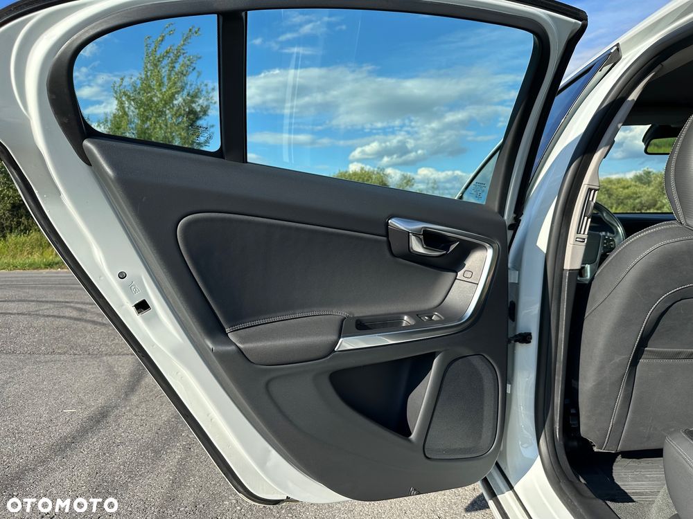 Volvo S60 D5 AWD Momentum - 21