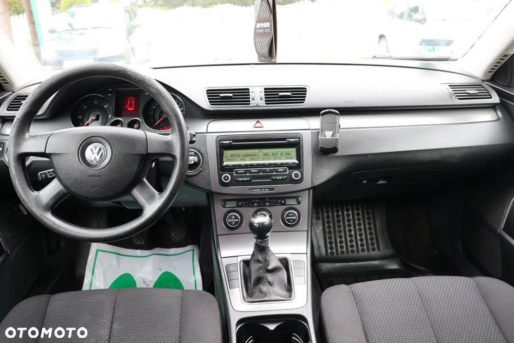 Volkswagen Passat 1.9 TDI Comfortline - 6