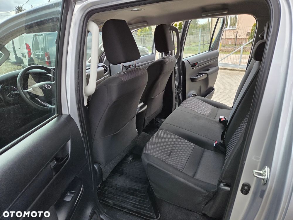 Toyota Hilux 2.4 D-4D Double Cab DLX 4x4 - 17
