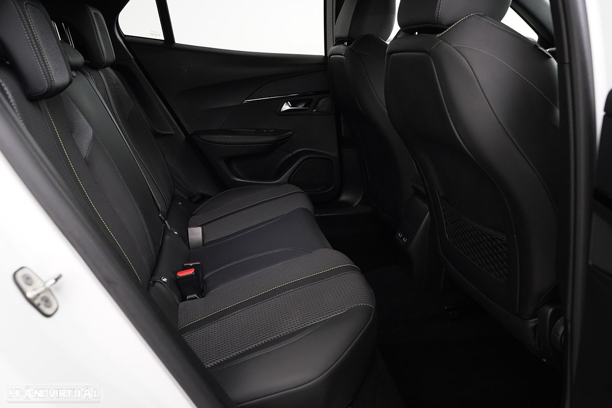 Peugeot 2008 1.2 PureTech GT EAT8 - 24