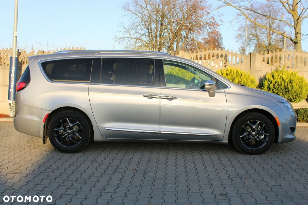 Chrysler Pacifica - 31