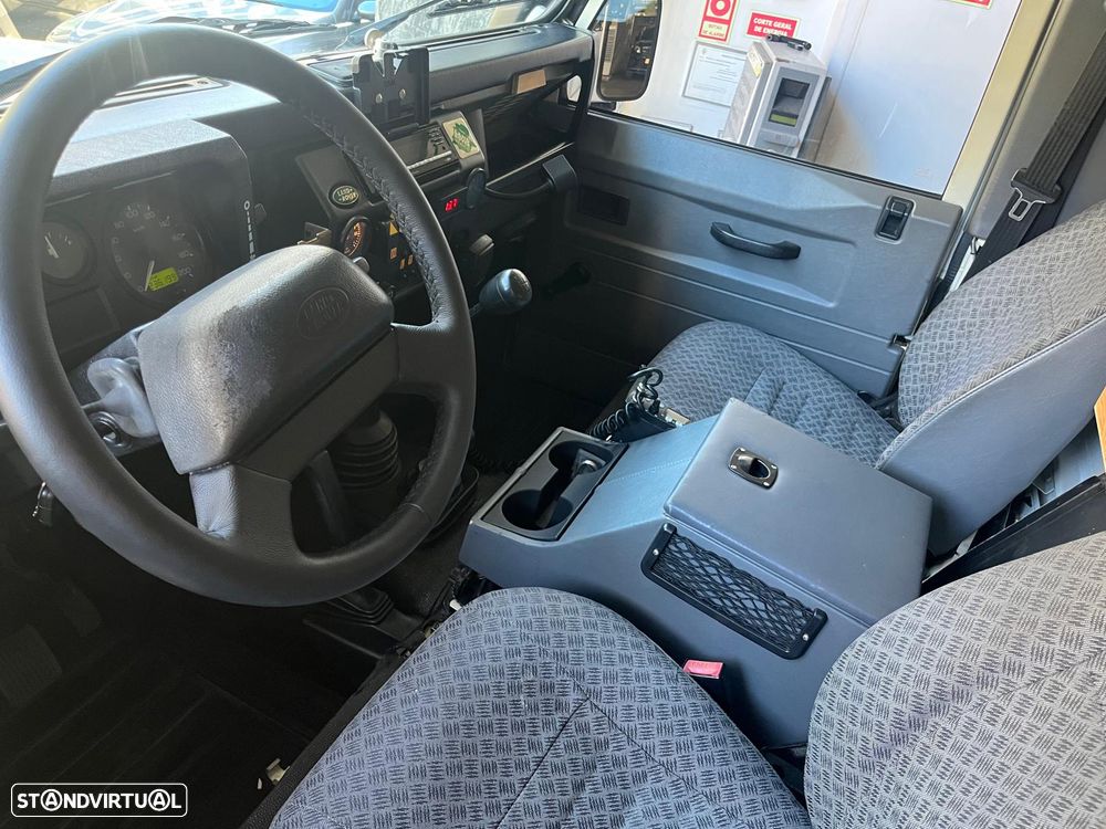 Land Rover Defender 90 2.5 TD5 Metal Top - 12