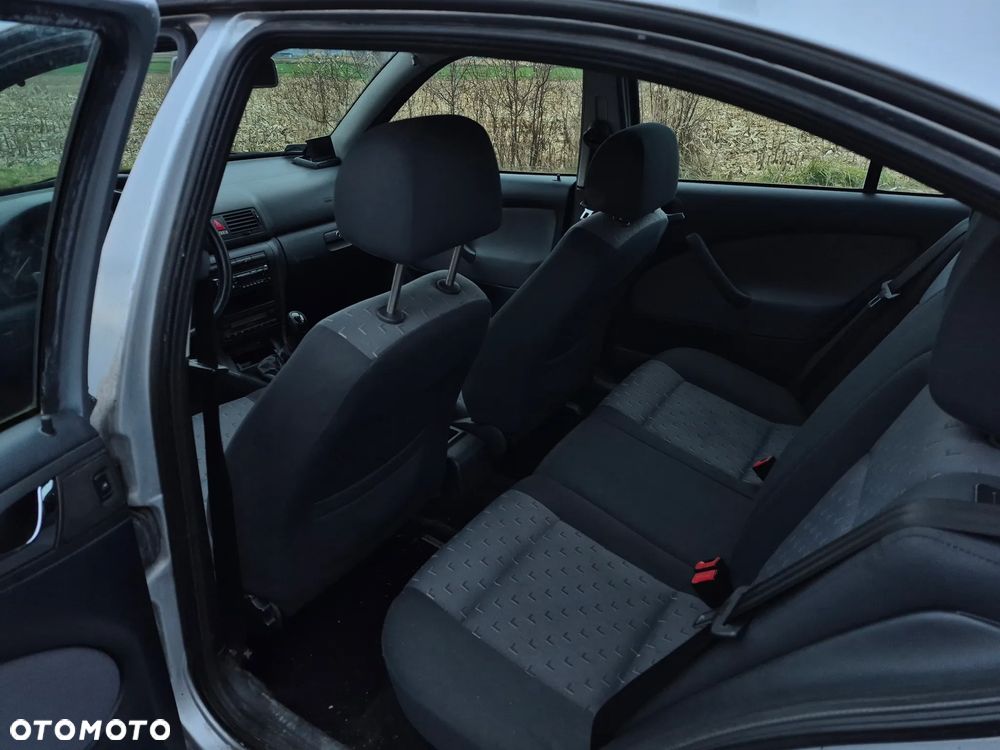 Skoda Octavia 1.6 Tour - 8