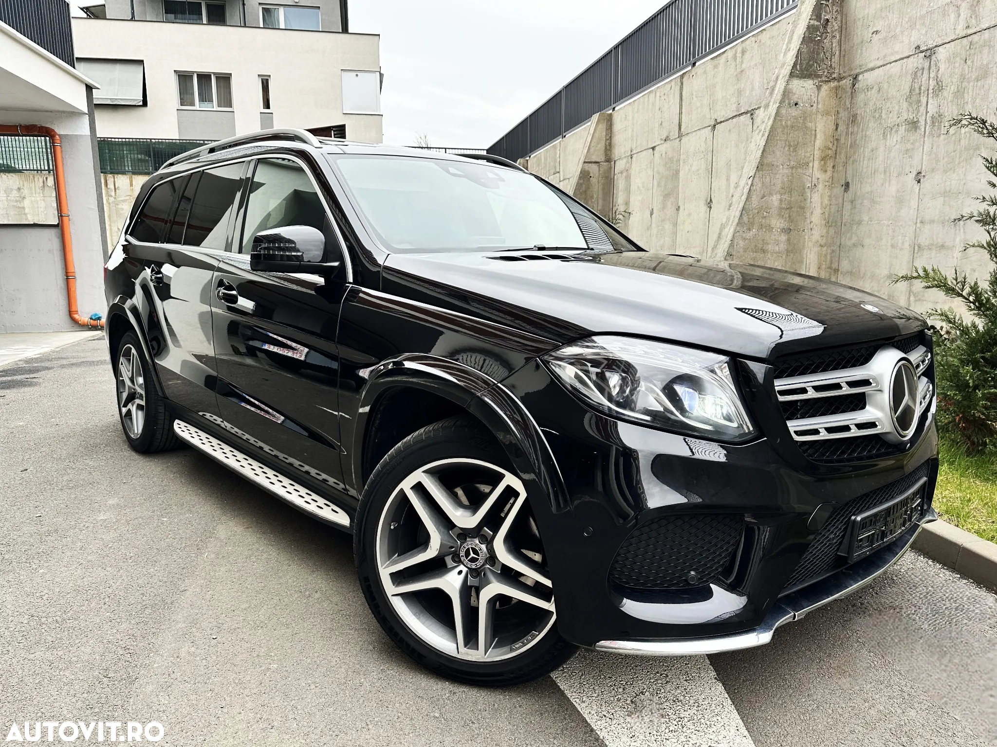 Mercedes-Benz GLS 350 d 4Matic 9G-TRONIC AMG Line - 3