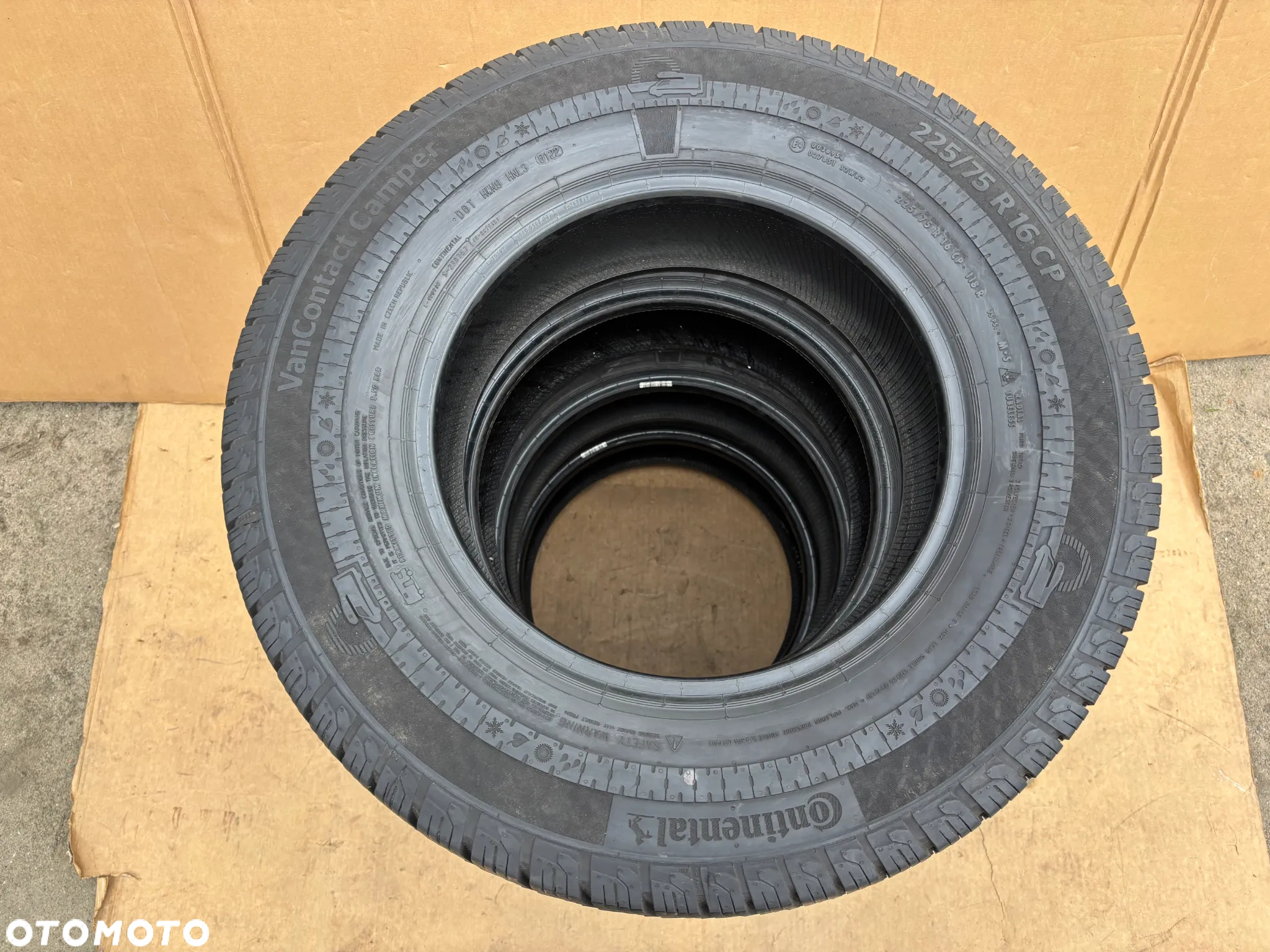 Opony Wielosezonowe do Busa Continental VanContactCamper 225/75 R16C 118R 4 Sztuki - 2