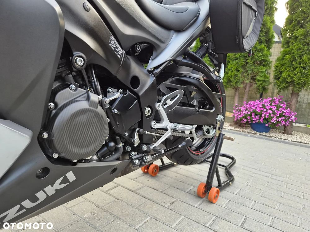 Suzuki GSX - 22