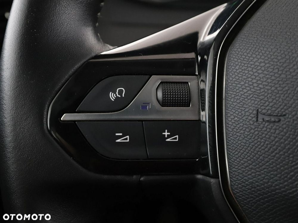 Peugeot 2008 PureTech 100 Allure S&S BVM6 - 31